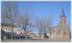 La place Yvon Loubière — Photo prise en 2012, avant l'embellissement de la place